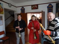 Umieszczanie "drzewa życia" w stupie Kjabdzie Tengi Rinpoczego