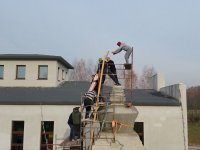 Umieszczanie "drzewa życia" w stupie Kjabdzie Tengi Rinpoczego