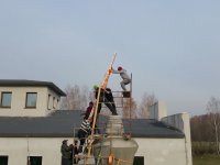 Umieszczanie "drzewa życia" w stupie Kjabdzie Tengi Rinpoczego