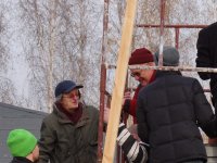 Umieszczanie "drzewa życia" w stupie Kjabdzie Tengi Rinpoczego