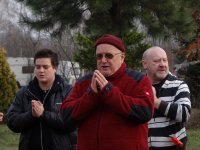 Umieszczanie "drzewa życia" w stupie Kjabdzie Tengi Rinpoczego