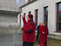 Umieszczanie "drzewa życia" w stupie Kjabdzie Tengi Rinpoczego